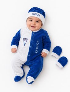 Osito de plush + gorro + mitones | U. Católica Azul o Rosa