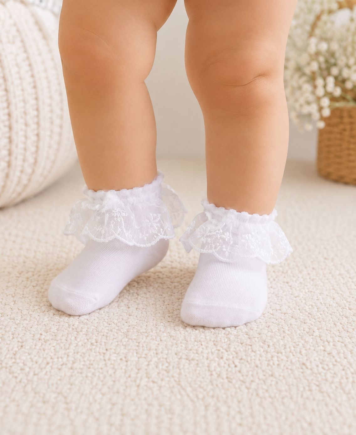 Calcetines con Vuelo de Encaje Floral para Niña y Bebé – Blanco Clásico