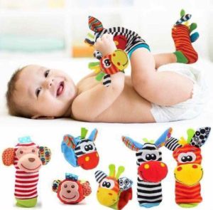 Set de Pulseras y Calcetines Sensoriales con Sonajero para Bebé (Pack 4 Piezas)