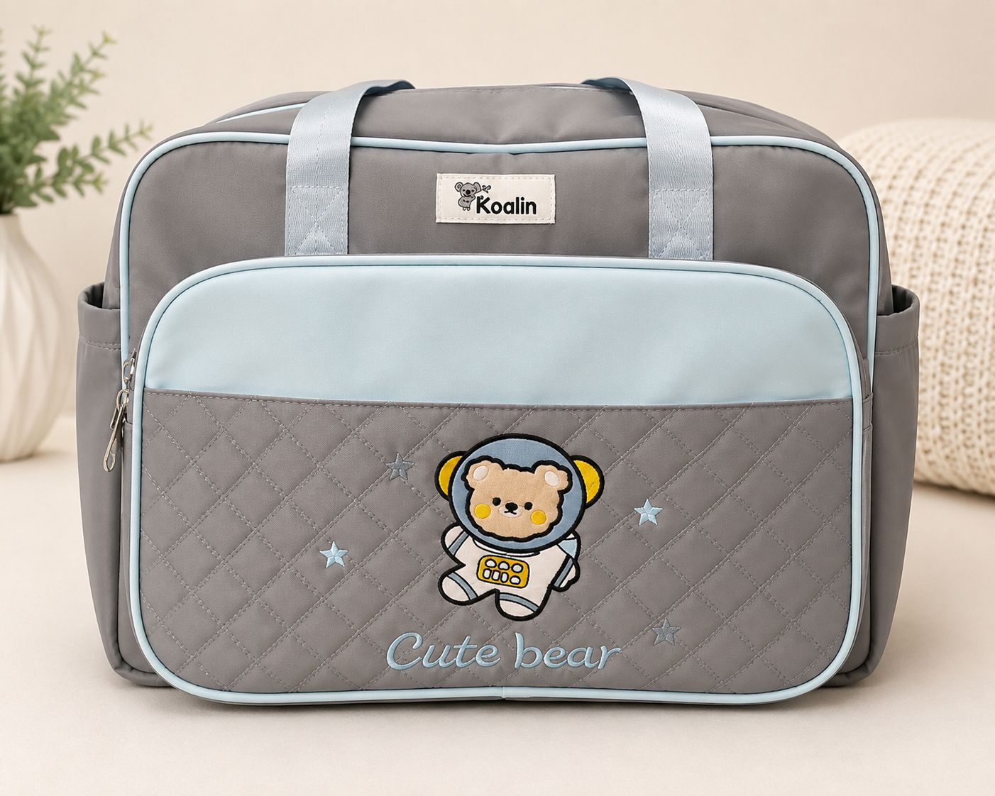 Bolso Maternal Organizador Acolchado Gris y Celeste con Bordado Osito Astronauta (Cute Bear)