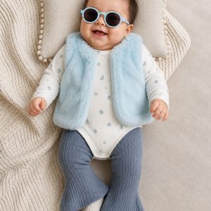 Conjunto Coquette Chic 4 Piezas para Bebé Niña – Chaleco de Piel Sintética, Body Rib Floral, Pantalón Flare y Lentes de Sol