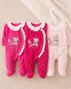 Enterito / Osito Pijamero Térmico de Plush con Cuello Babero y Bordado Osito "Baby"