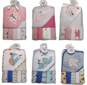 Set de Baño Infantil: Toalla con Capucha Bordada + 5 Toallitas Saliveras