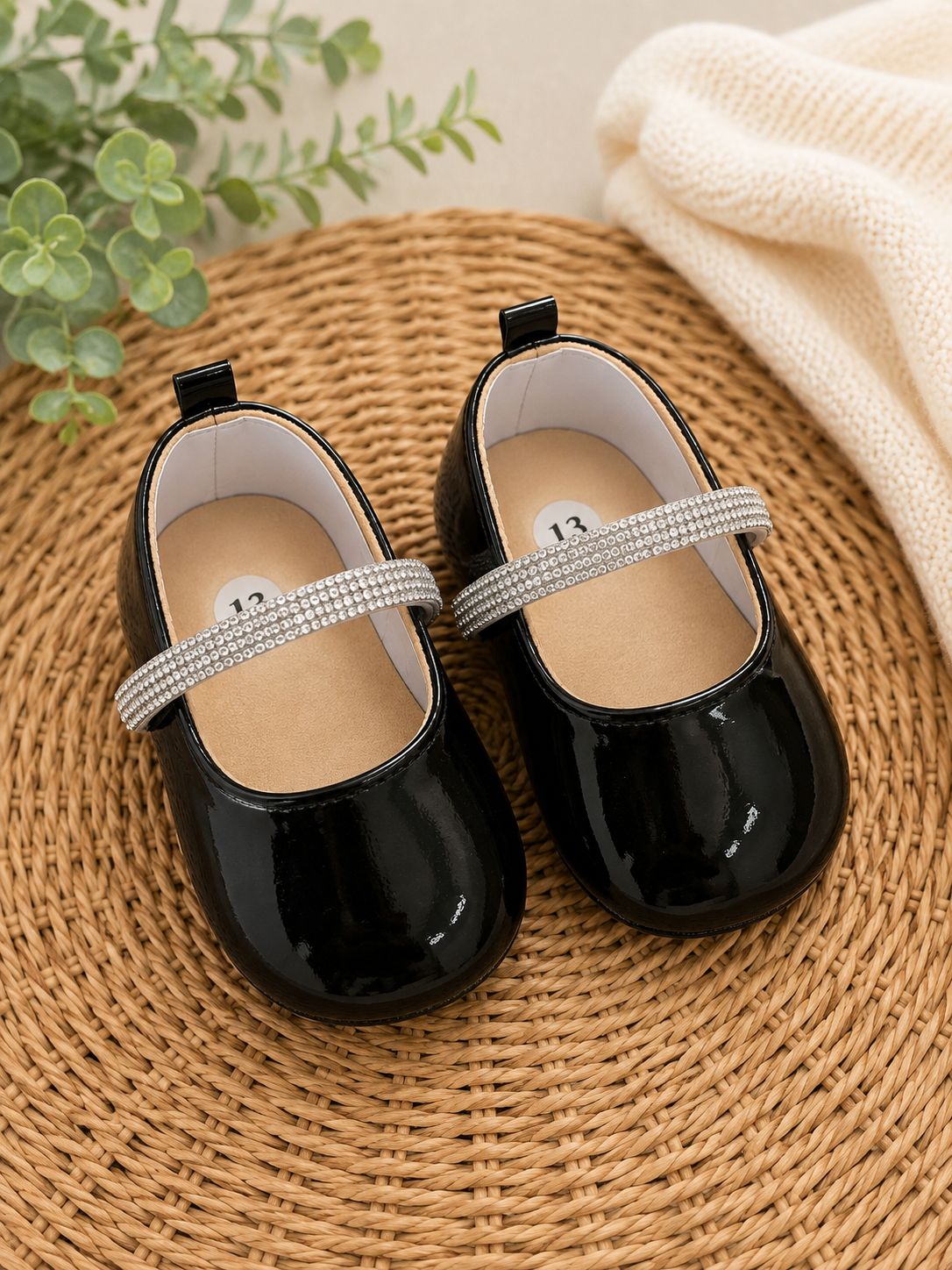 Ballerinas de Charol Negro con Correa de Strass para Bebé Niña